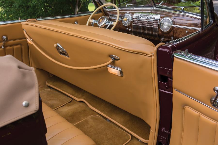 Интерьер Cadillac Series 62 Convertible Sedan (6229D) 1941 года  (фото 27 из 51)